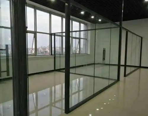 玻璃隔斷的安裝需要注意什么細節(jié)，接下來小編給大家詳細分享一下：
